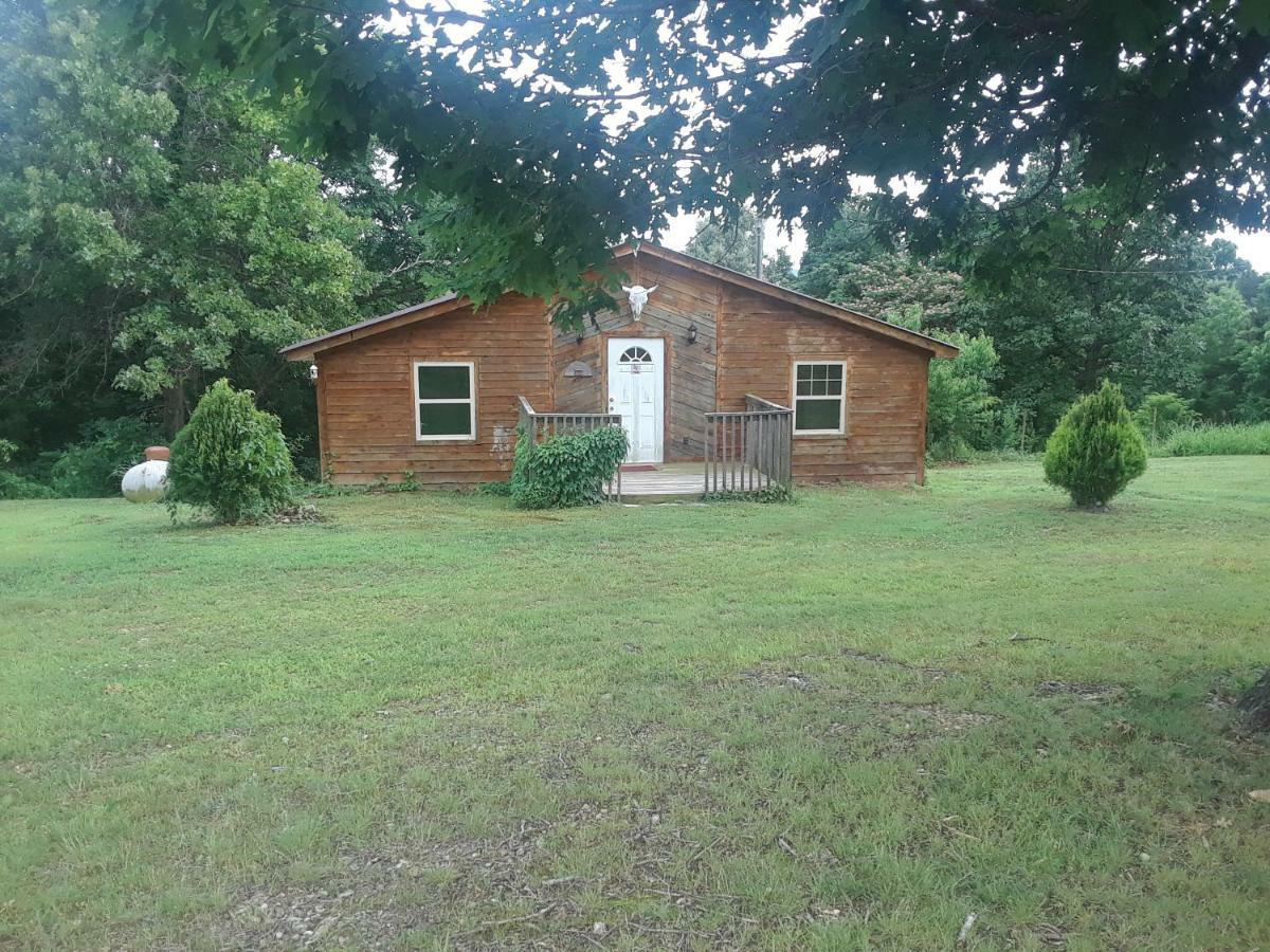 Cedar Cabin Located On A Buffalo Farm Marshall Exterior foto