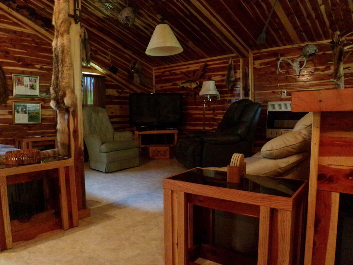 Cedar Cabin Located On A Buffalo Farm Marshall Exterior foto
